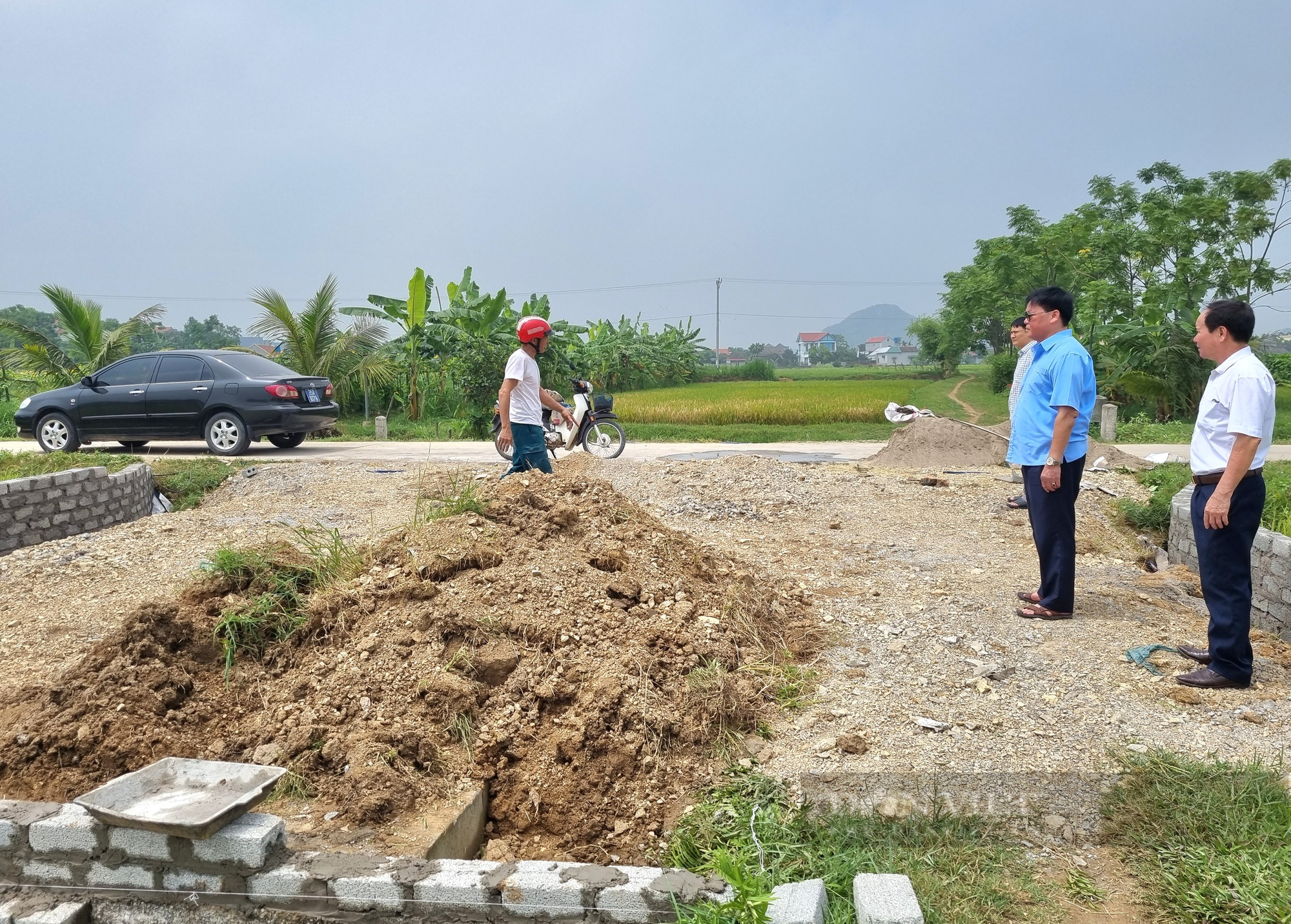 Rác thải không còn tập kết trước nhà dân, trường học sau phản ánh của Báo Dân Việt - Ảnh 2.