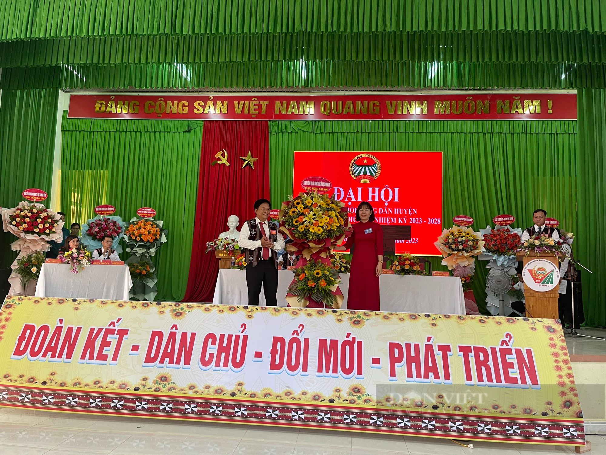 Quảng Nam: Ông Ríah Ka tái đắc cử Chủ tịch Hội Nông dân huyện Tây Giang - Ảnh 1.