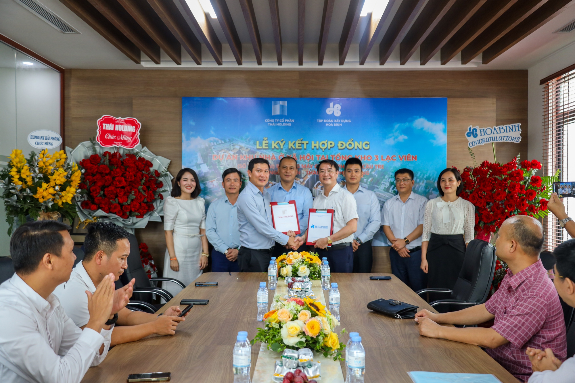 Tập đoàn Hòa Bình (HBC) hợp tác Thái - Holding làm dự án Nhà ở xã hội hơn 3.000 tỷ đồng - Ảnh 1.
