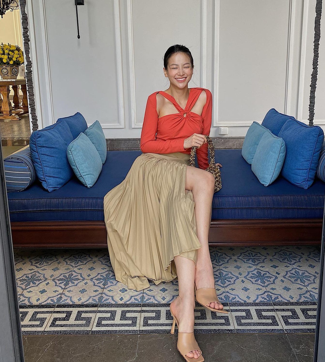 Sao Việt biến hóa siêu trẻ trung và thanh lịch với chân váy xếp ly - Ảnh 3.