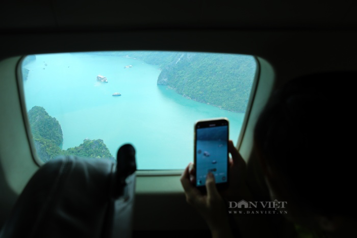 Hành khách thích thú trải nghiệm bay thuỷ phi cơ ngắm cảnh tuyệt đẹp ở Vịnh Hạ Long - Ảnh 7.