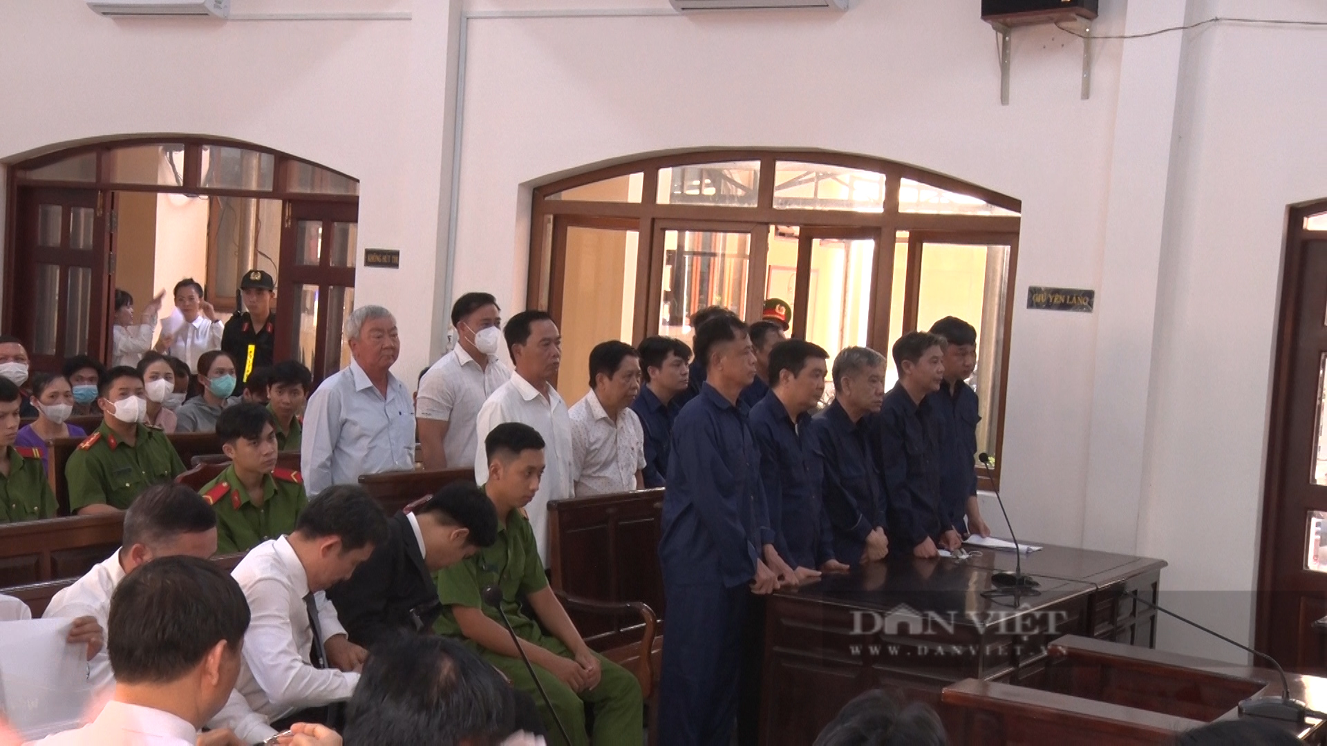 Hoãn phiên tòa xử cựu Giám đốc Sở TNMT Đồng Nai do vắng bị cáo, luật sư - Ảnh 1.