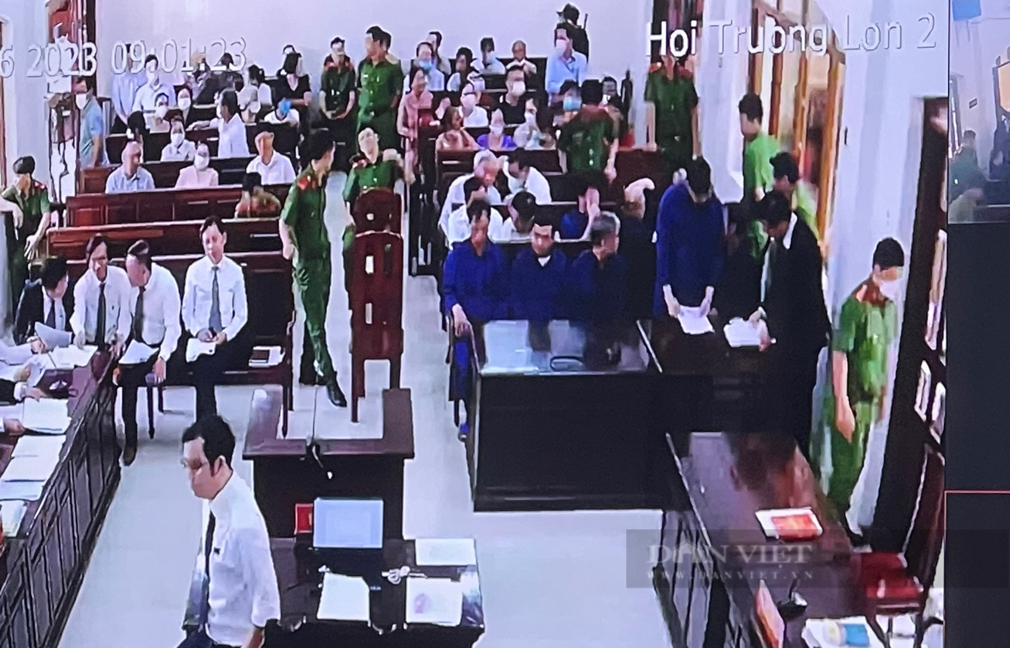 Hoãn phiên tòa xử cựu Giám đốc Sở TNMT Đồng Nai do vắng bị cáo, luật sư - Ảnh 2.