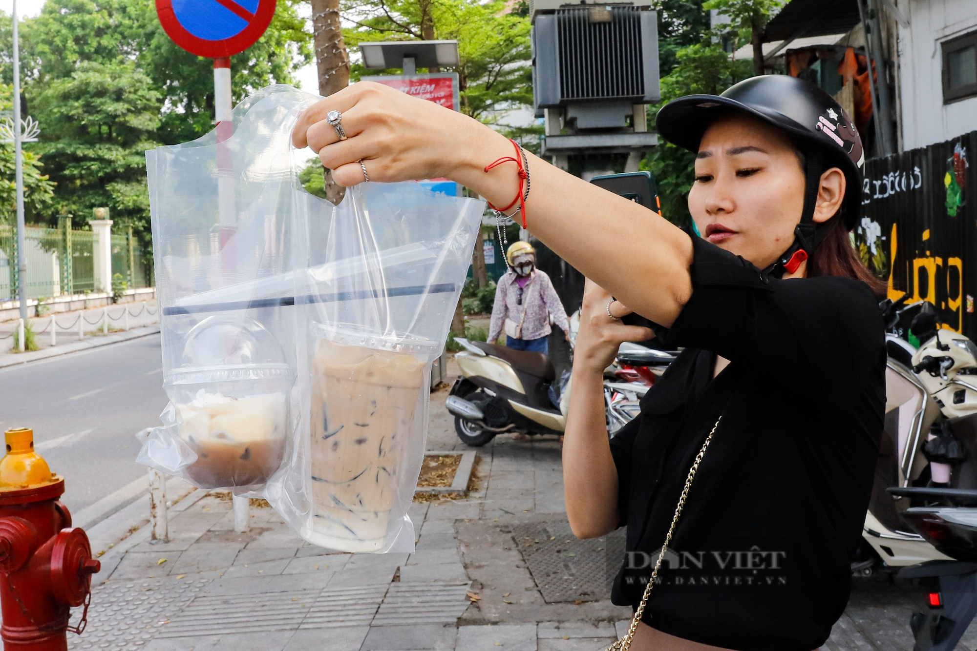 Cà phê muối đặc sản Huế đổ bộ Hà Nội, chủ quán mỏi tay bán hơn 1000 cốc/ngày - Ảnh 10.