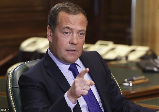 Medvedev: Nga sẽ giáng đòn phủ đầu vào Ukraine nếu phương Tây dám làm điều này - Ảnh 1.