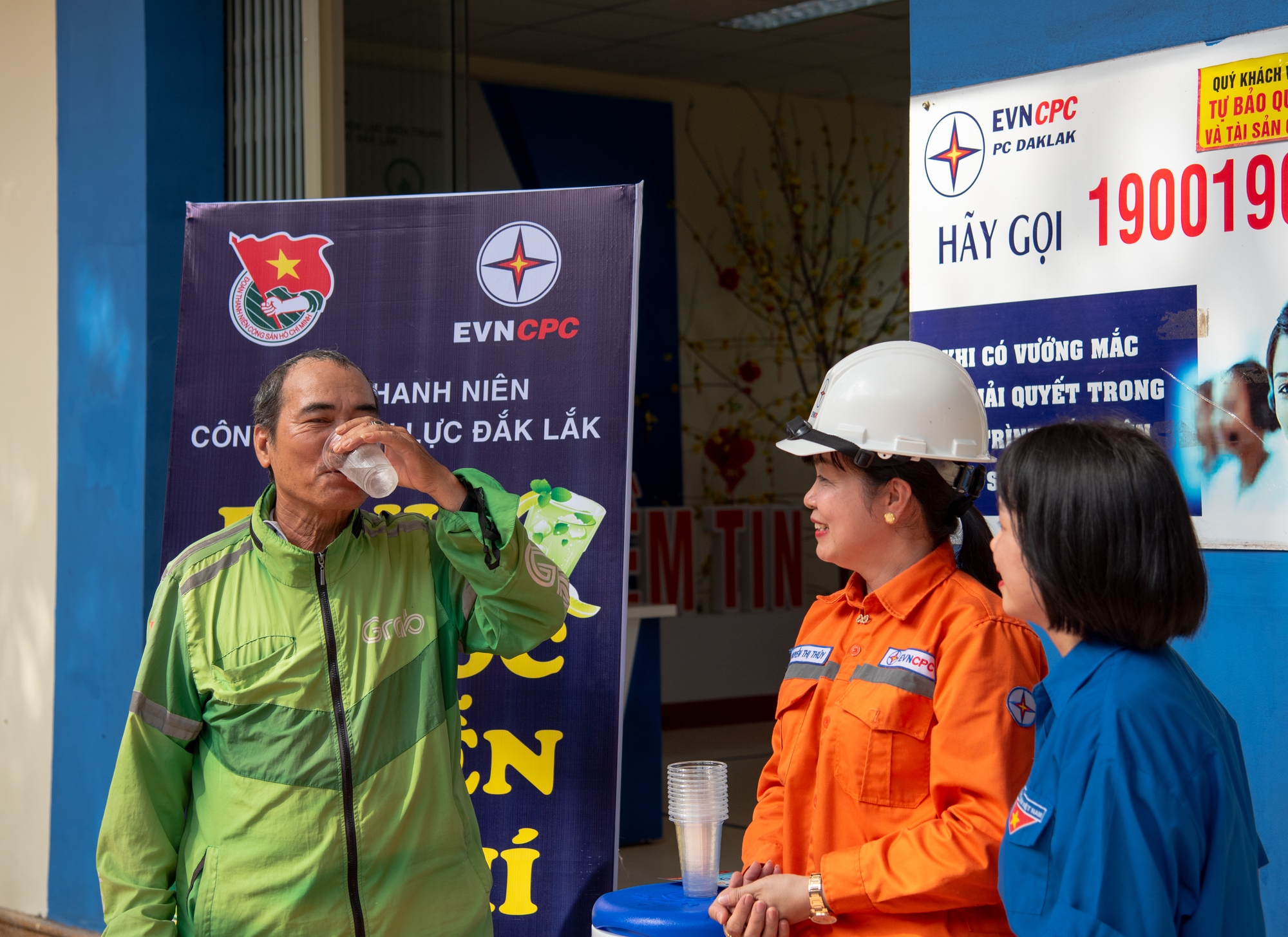 PC Đắk Lắk: Tăng cường tuyên truyền sử dụng điện tiết kiệm, hiệu quả trong cao điểm nắng nóng - Ảnh 1.