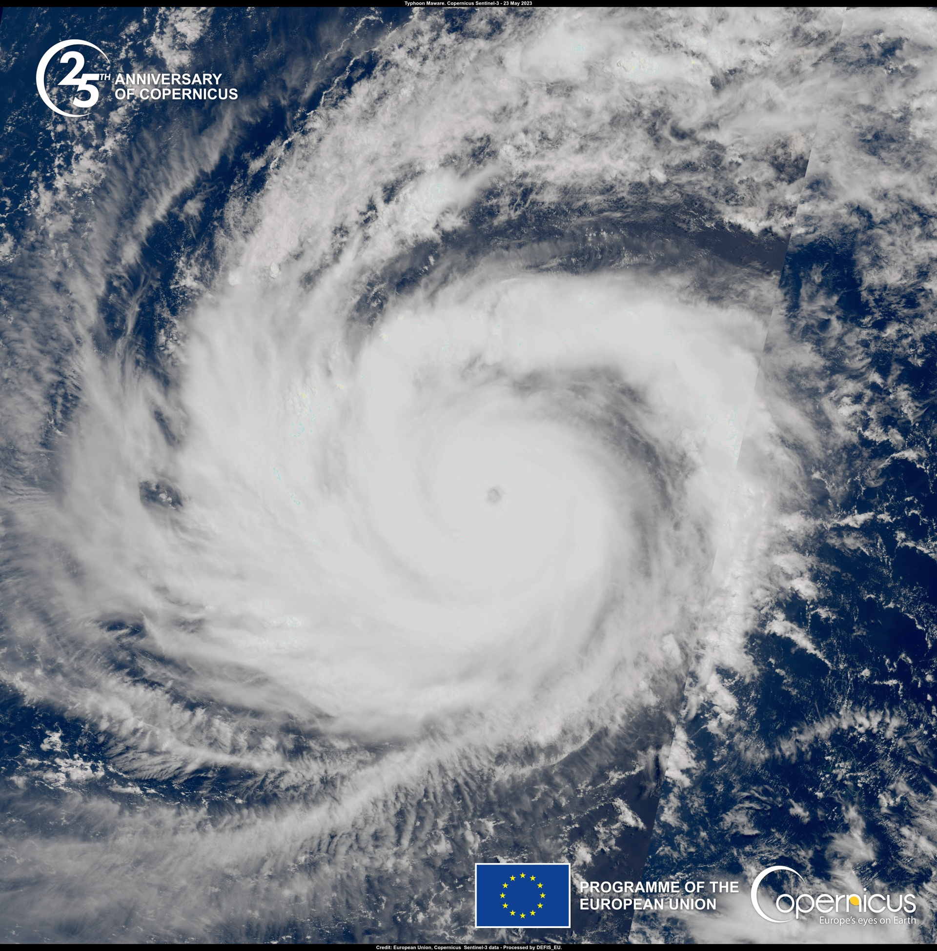 Nghẹt thở hình ảnh mắt bão 'quái vật' Florence nhăm nhe bờ Đông nước Mỹ |  baotintuc.vn