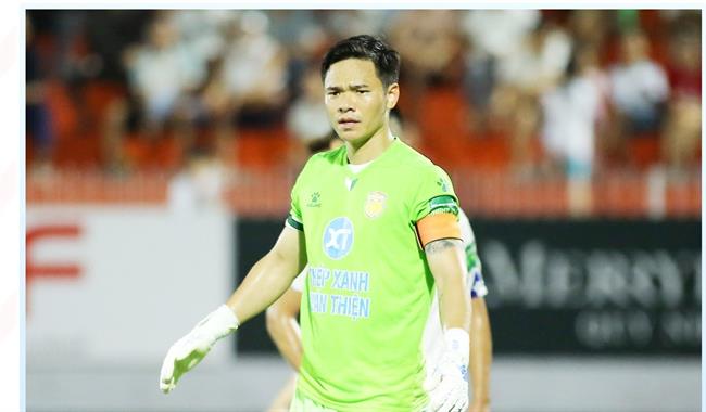 HLV Nguyễn Đức Thắng chỉ ra 2 thủ môn hay nhất Việt Nam - Ảnh 1.