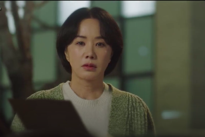 Phim Bác sĩ Cha tập 13: Uhm Jung Hwa mềm lòng sau quyết định ly hôn? - Ảnh 1.