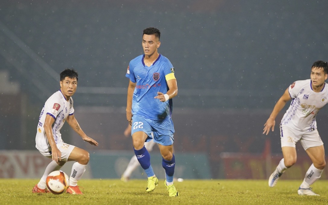 Tiến Linh toả sáng "chào hàng" HLV Troussier, B.Bình Dương vẫn chưa biết thắng 