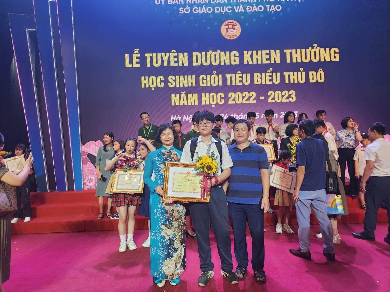 Phụ huynh chia sẻ kinh nghiệm đồng hành cùng con thi vào trường chuyên cấp 3 ở Hà Nội - Ảnh 1.