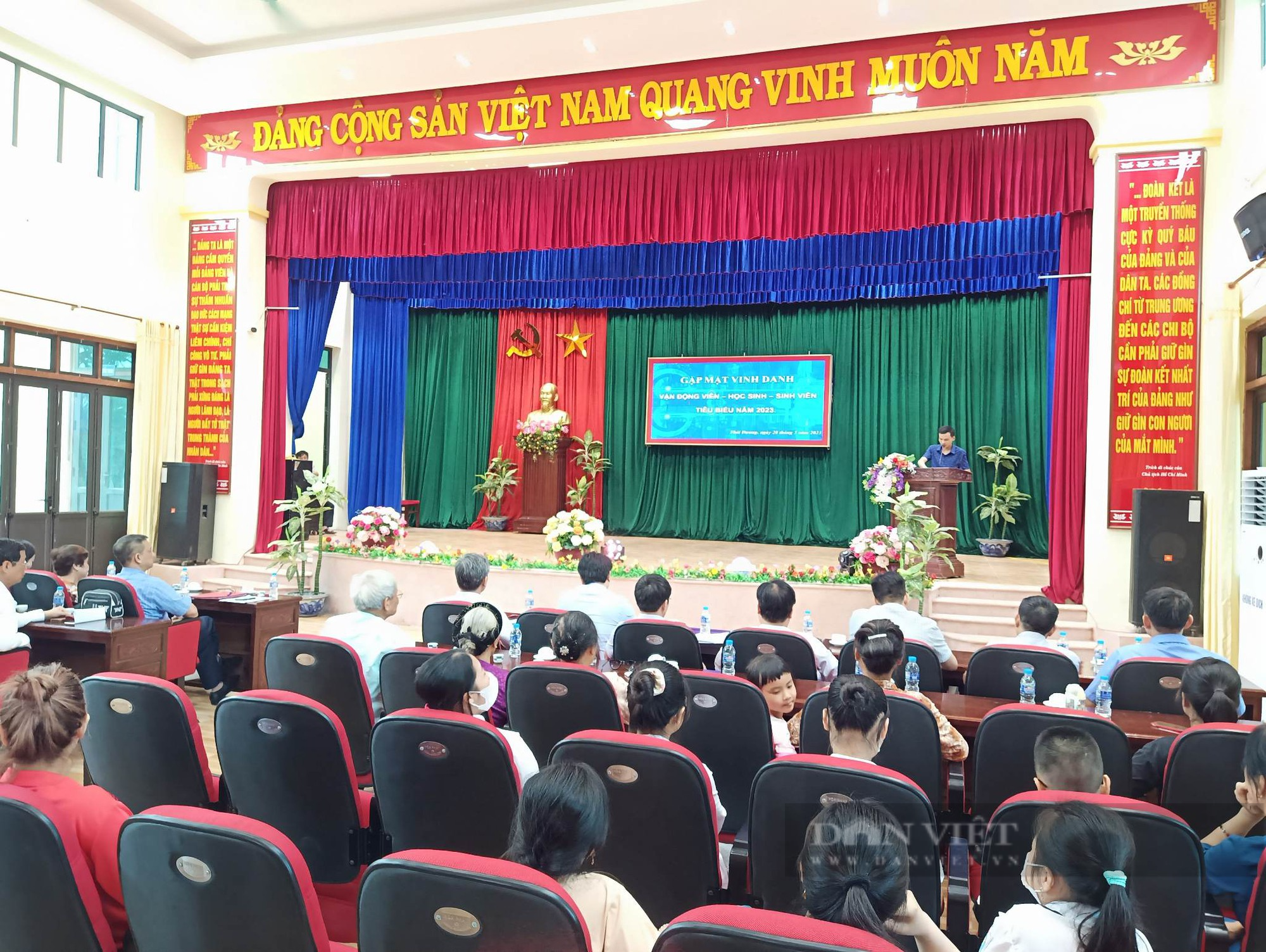 Kình ngư giành 3 HCV Sea Games 32 Phạm Thị Thu được vinh danh tại quê nhà  - Ảnh 3.