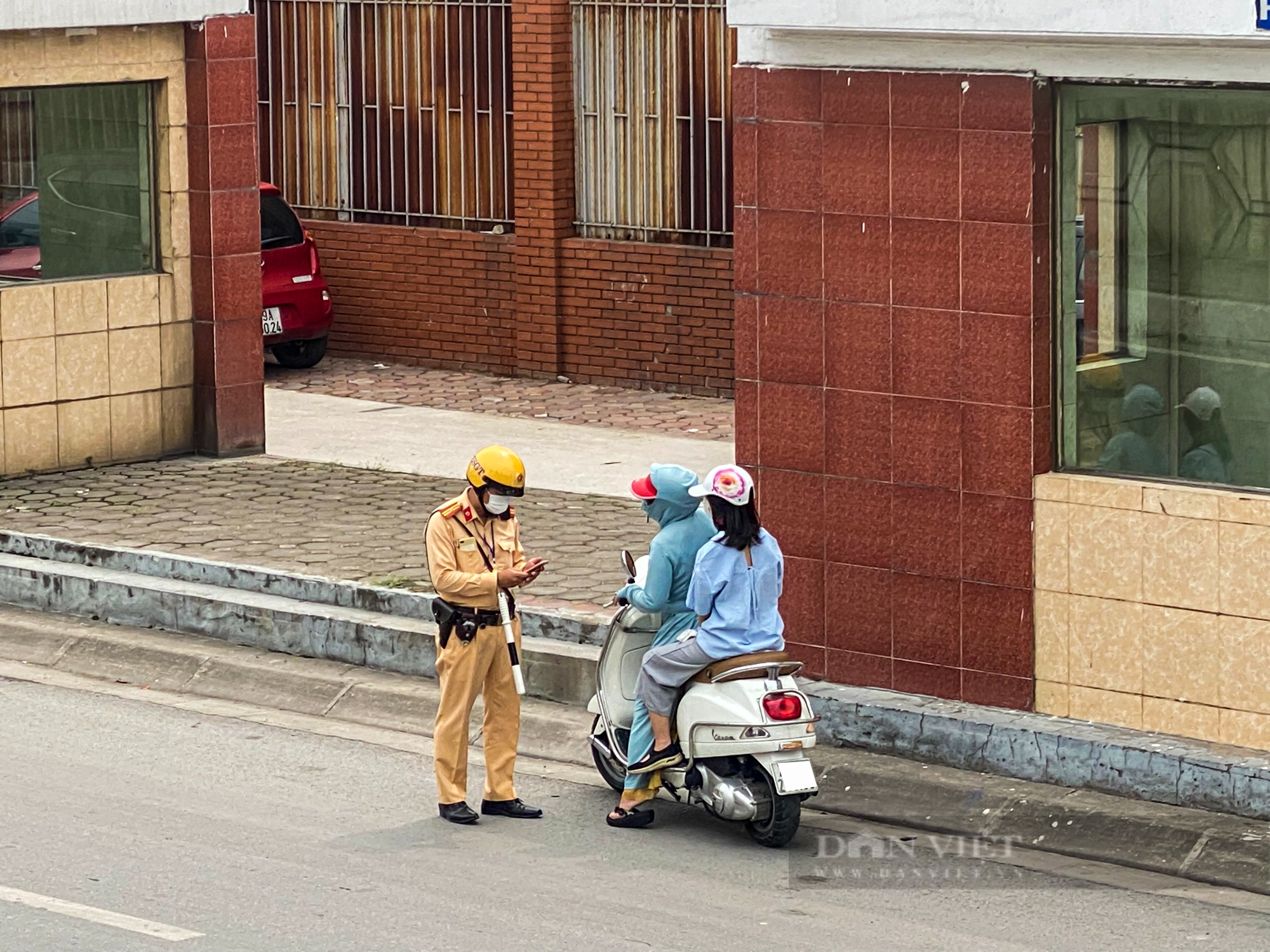 CSGT được kiểm tra hành chính trong trường hợp nào, người dân cần cung cấp giấy tờ gì? - Ảnh 1.