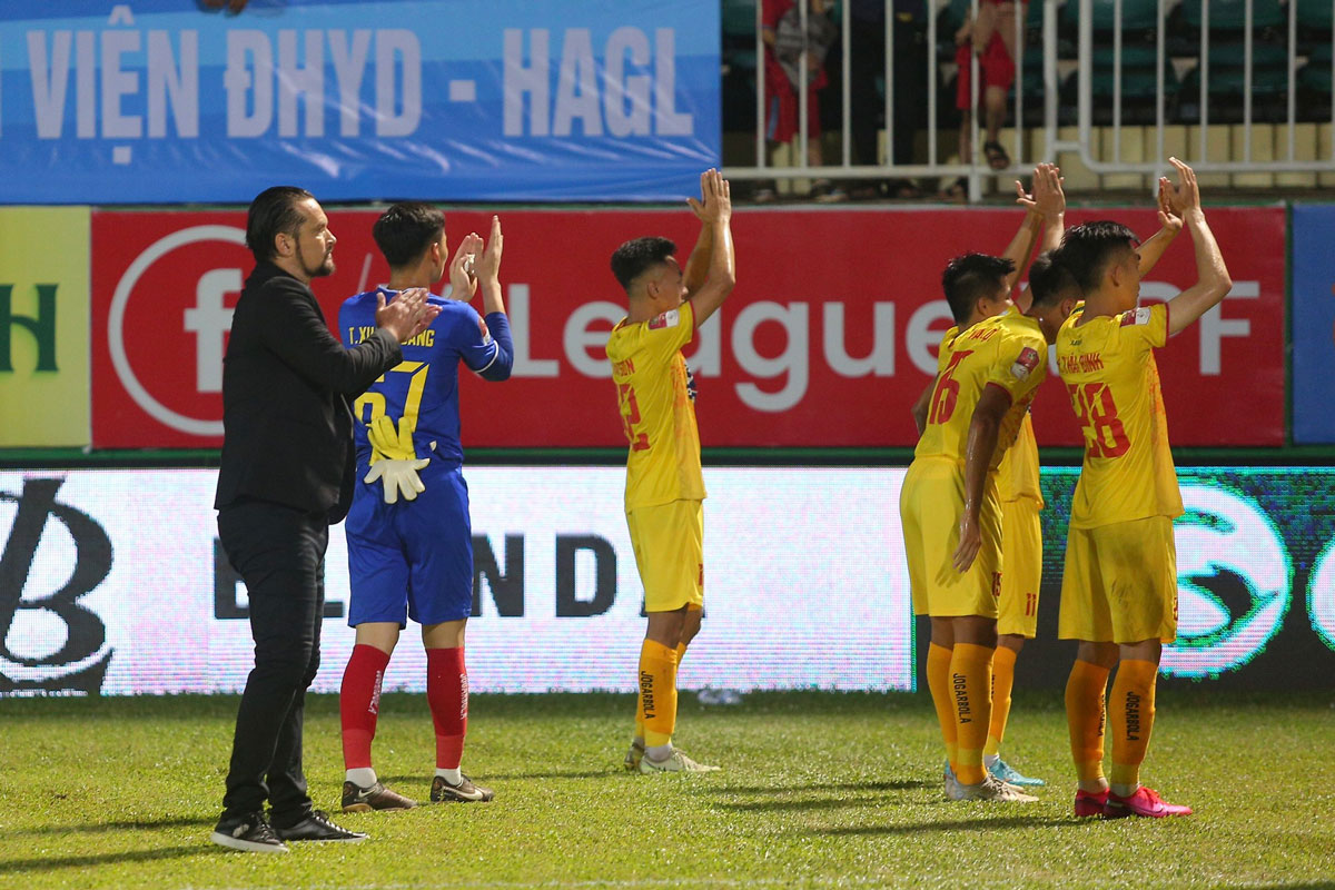 Kết quả vòng 9 V.League: Đông Á Thanh Hoá thắng siêu kịch tính trước Viettel - Ảnh 2.