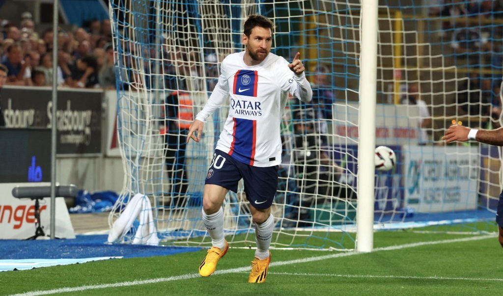 Giúp PSG vô địch Ligue 1, Messi xô đổ kỷ lục ghi bàn của Ronaldo - Ảnh 1.