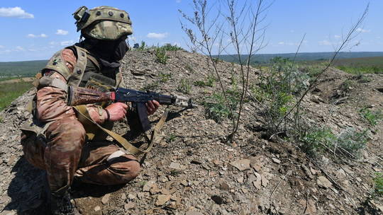 Đại sứ Nga bất ngờ tuyên bố chưa bắt đầu 'hành động nghiêm túc' ở Ukraine; 'có thể làm hoà vào ngày mai' - Ảnh 1.