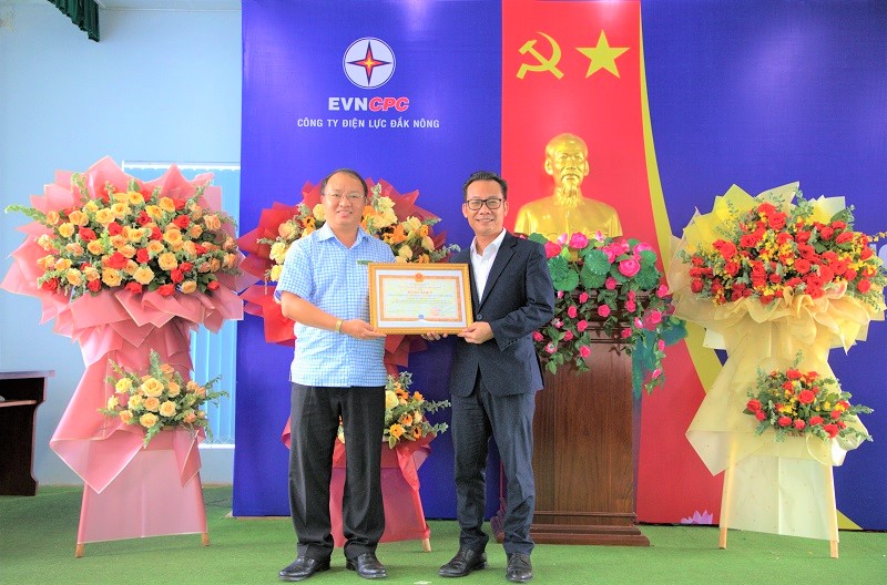 Công ty Điện lực Đắk Nông nhận bằng khen của Bảo hiểm xã hội Việt Nam - Ảnh 1.