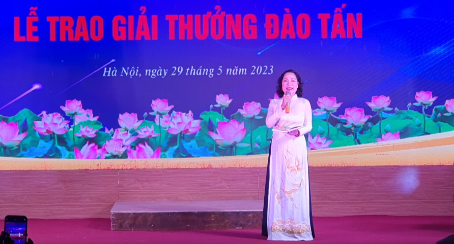 Những nhà văn, đạo diễn, nghệ sĩ xuất sắc nào được trao giải thưởng Đào Tấn 2023? - Ảnh 3.