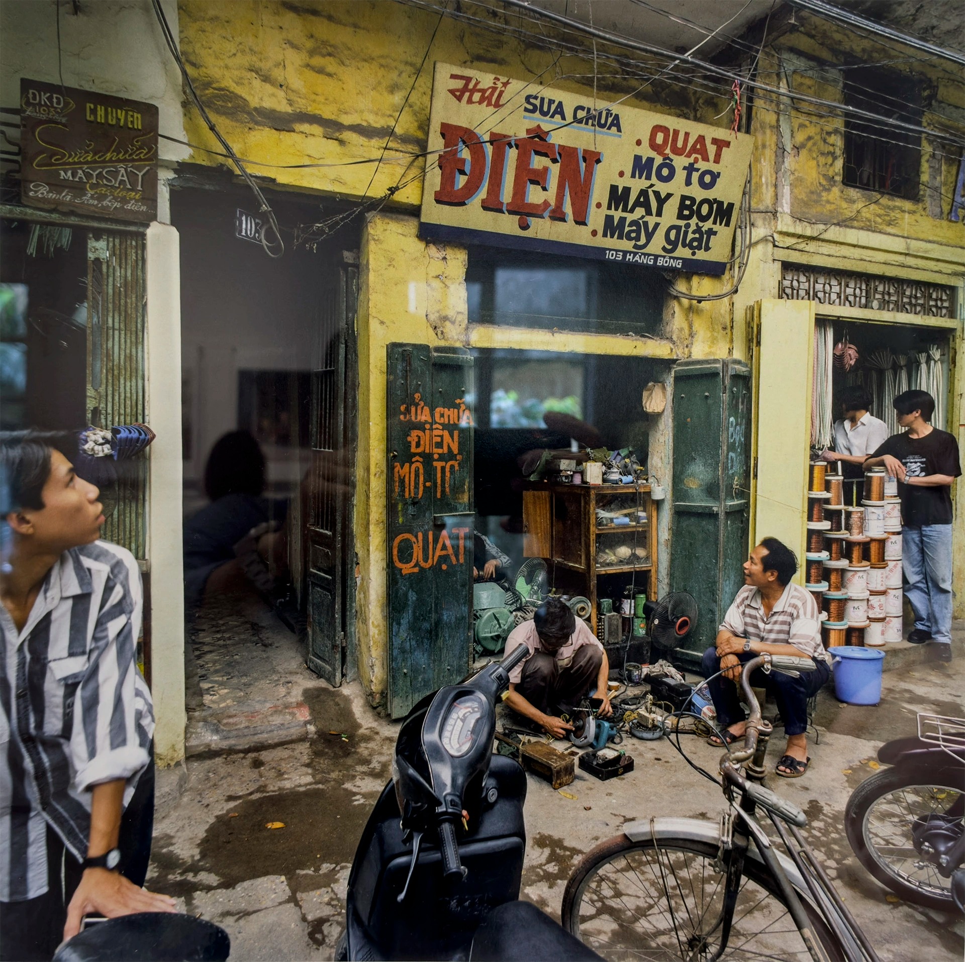 Những bức ảnh màu hoài niệm về Hà Nội một thời gian khó những năm 80 - Ảnh 2.