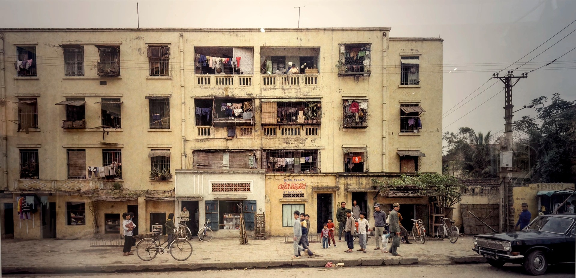 Những bức ảnh màu hoài niệm về Hà Nội một thời gian khó những năm 80 - Ảnh 3.