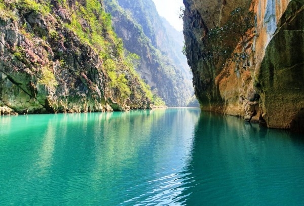 Một dòng sông nổi tiếng đất Cao Bằng, đẹp như phim, dưới nước có loài cá &quot;ngũ quý hà thủy&quot; - Ảnh 2.