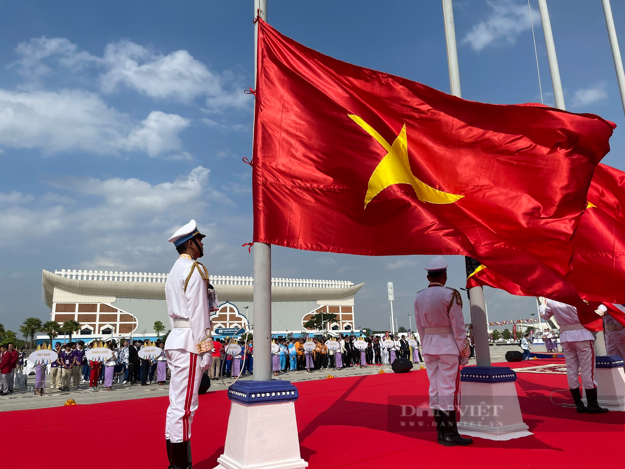 Quôc kỳ Việt Nam bay cao tại SEA Games 32, sẵn sàng cho những ngày săn vàng tại xứ Angkor - Ảnh 4.