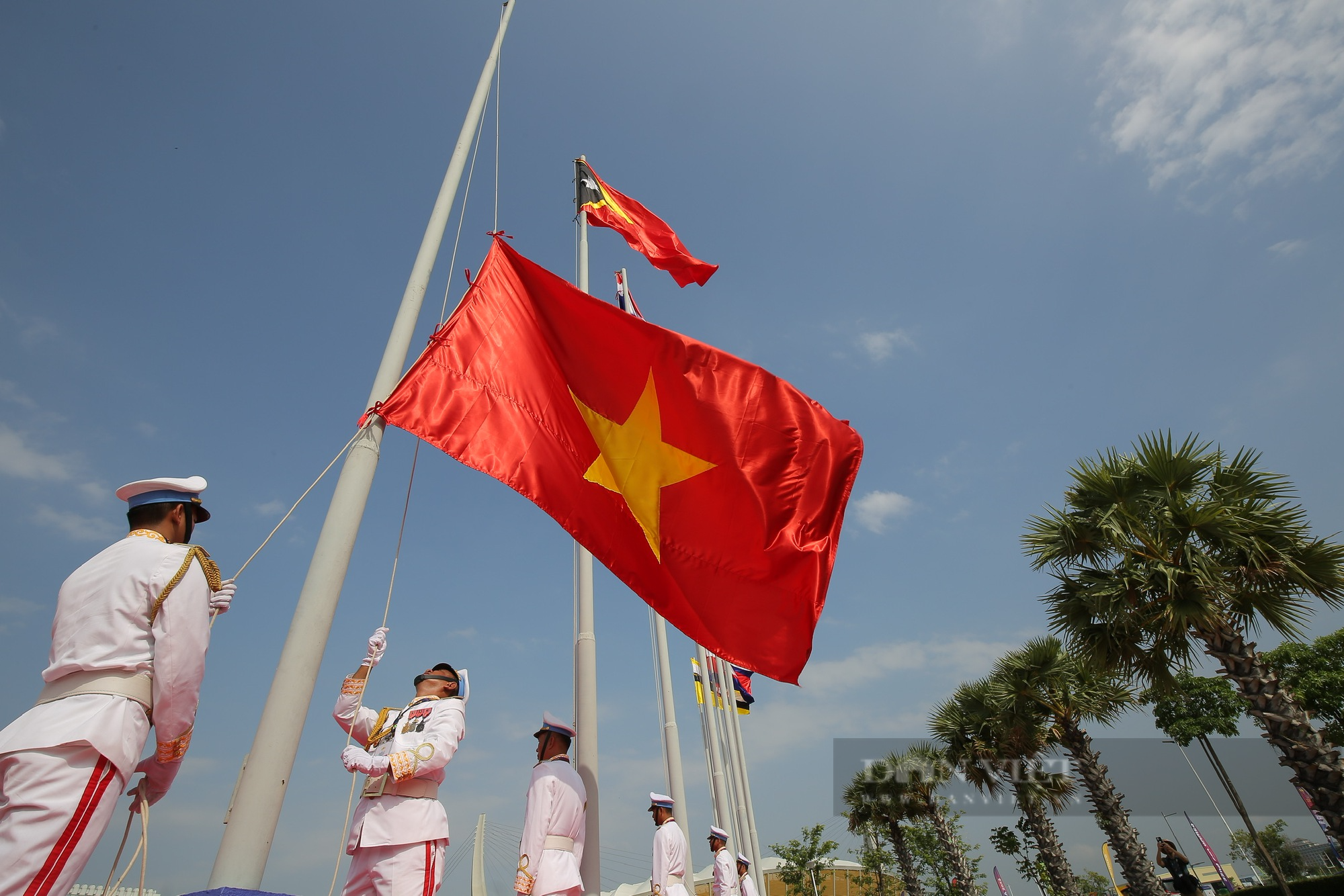 Quôc kỳ Việt Nam bay cao tại SEA Games 32, sẵn sàng cho những ngày săn vàng tại xứ Angkor - Ảnh 7.