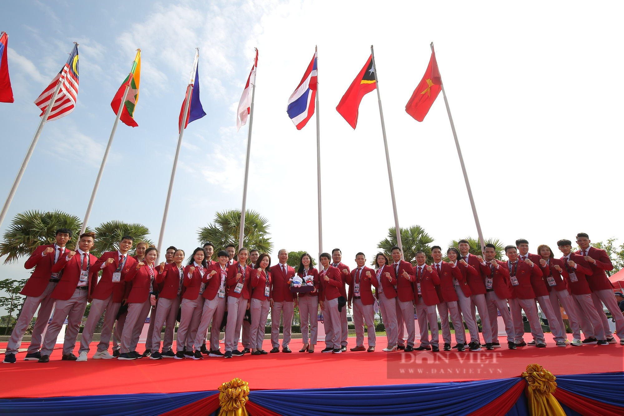 Quôc kỳ Việt Nam bay cao tại SEA Games 32, sẵn sàng cho những ngày săn vàng tại xứ Angkor - Ảnh 9.