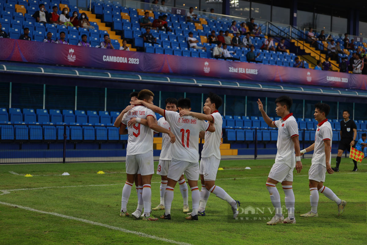 Kết quả môn bóng đá nam SEA Games 32: U22 Việt Nam đại thắng U22 Singapore - Ảnh 1.