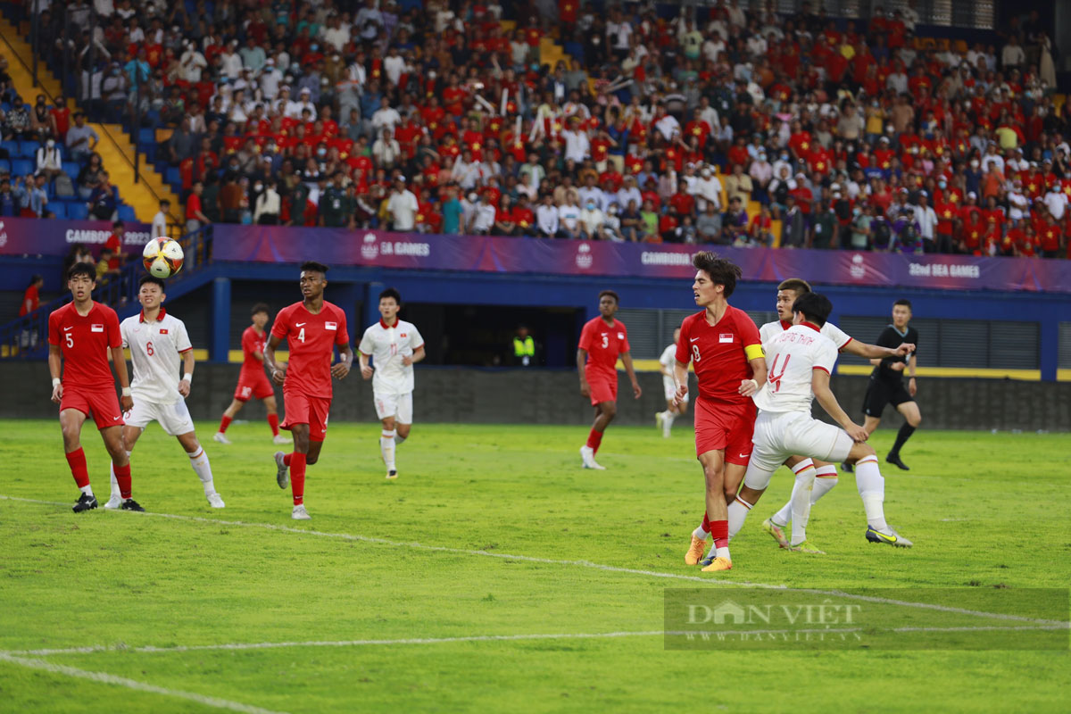 Kết quả môn bóng đá nam SEA Games 32: U22 Việt Nam đại thắng U22 Singapore - Ảnh 2.