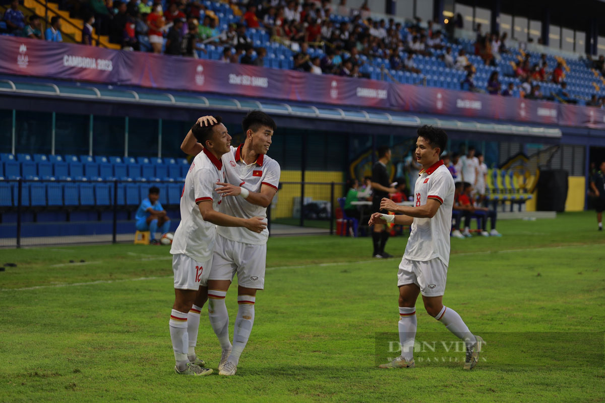 Kết quả môn bóng đá nam SEA Games 32: U22 Việt Nam đại thắng U22 Singapore - Ảnh 3.