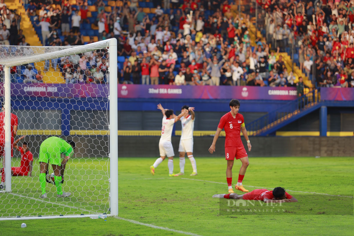 Kết quả môn bóng đá nam SEA Games 32: U22 Việt Nam hạ U22 Singapore 3-1 - Ảnh 4.