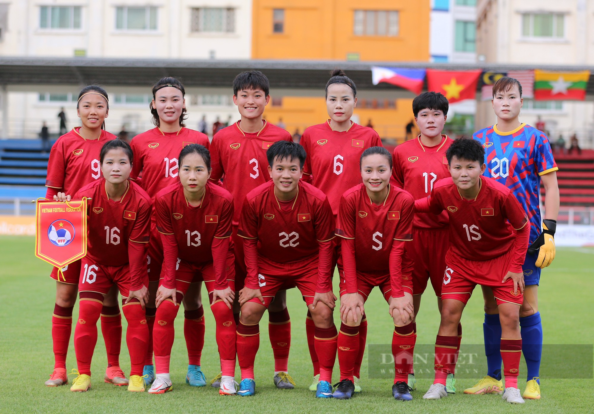 Huỳnh Như ghi bàn may mắn, ĐT nữ Việt Nam nhẹ nhàng đánh bại Malaysia - Ảnh 1.