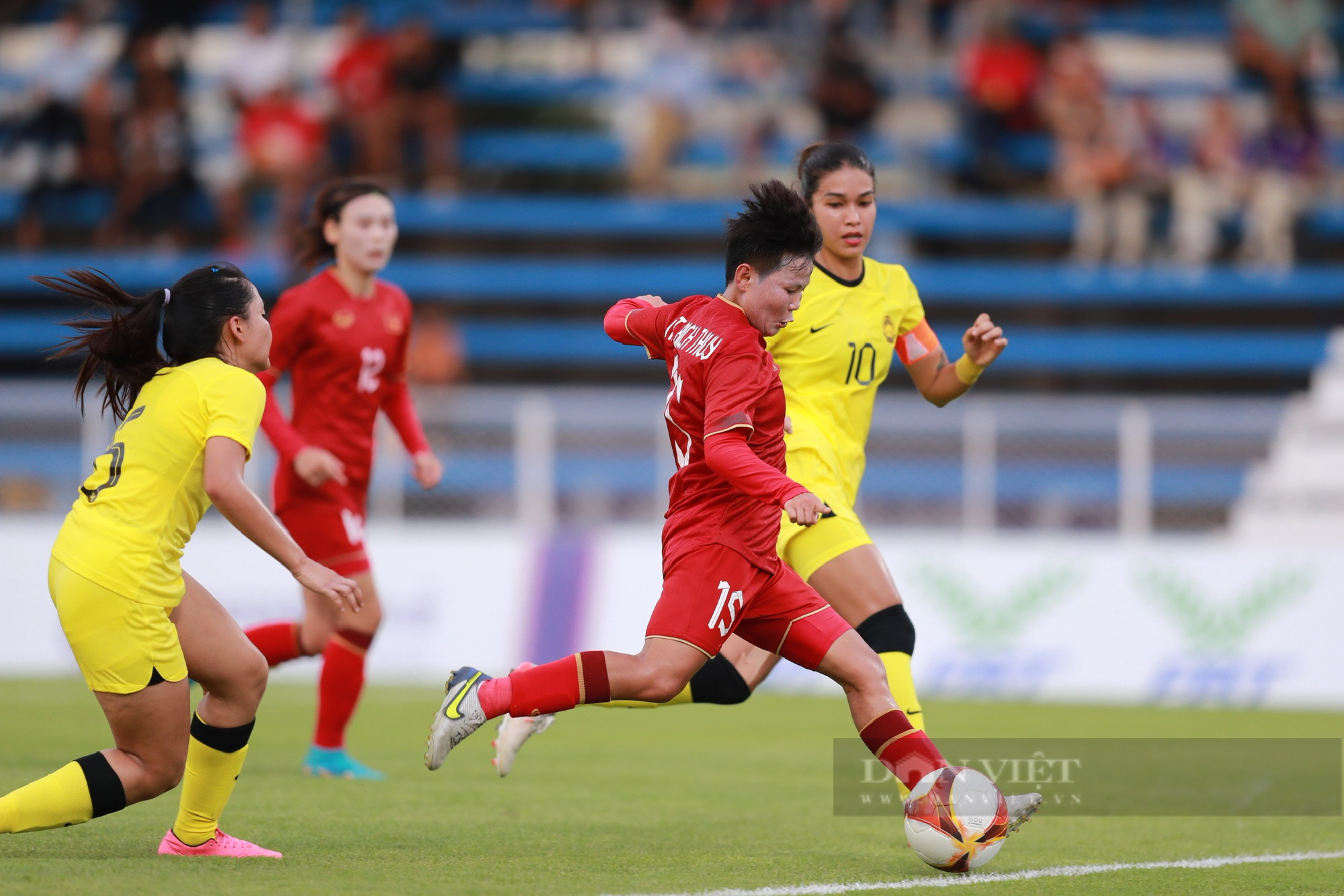Huỳnh Như ghi bàn may mắn, ĐT nữ Việt Nam nhẹ nhàng đánh bại Malaysia - Ảnh 5.