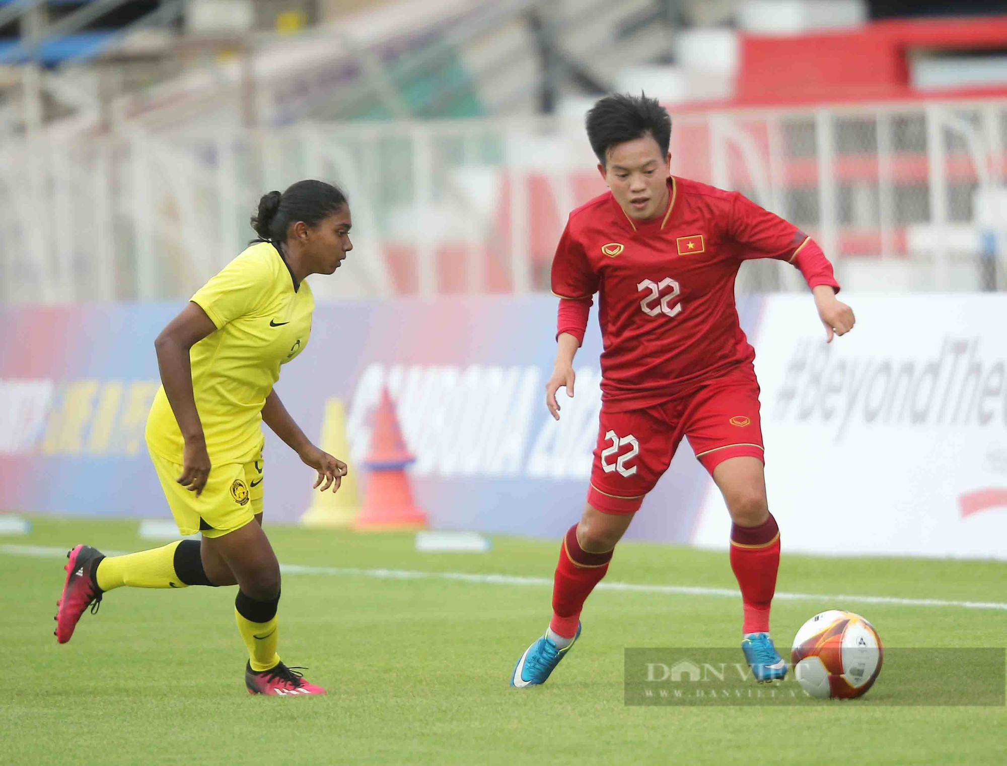 Huỳnh Như ghi bàn may mắn, ĐT nữ Việt Nam nhẹ nhàng đánh bại Malaysia - Ảnh 9.