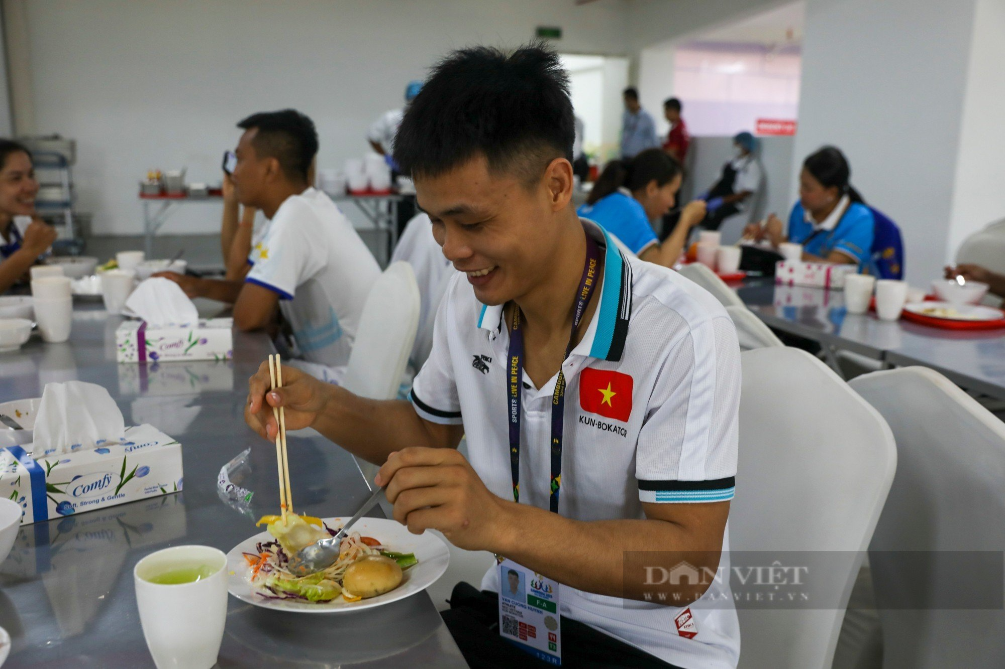 Đột nhập phòng ăn tại Làng VĐV SEA Games 32 - Ảnh 7.