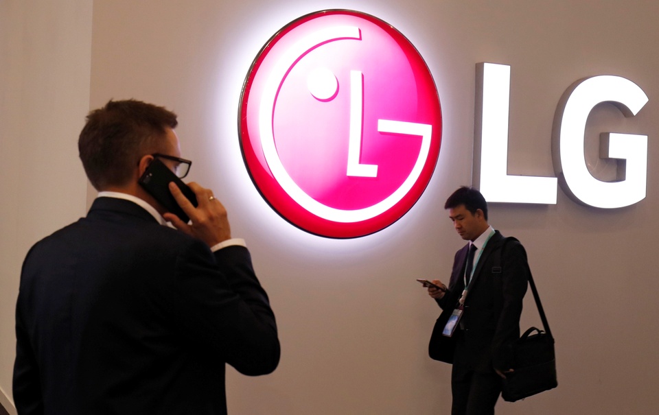 LG lần đầu vượt mặt Samsung - Ảnh 1.