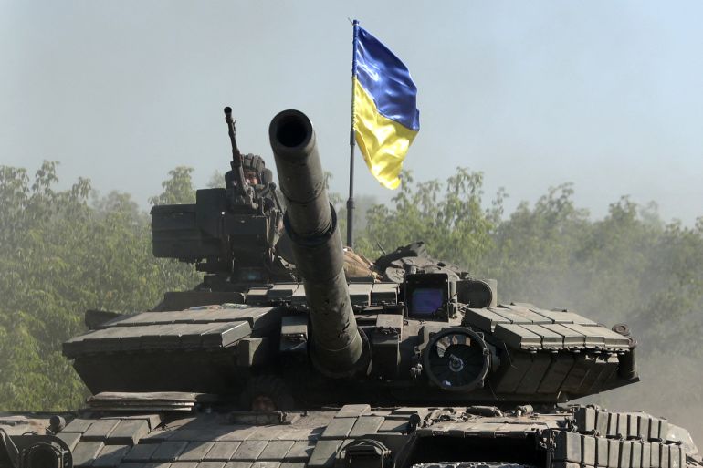 Đội xe tăng Ukraine lên dây cót cho cuộc phản công lớn chống lại Nga - Ảnh 1.