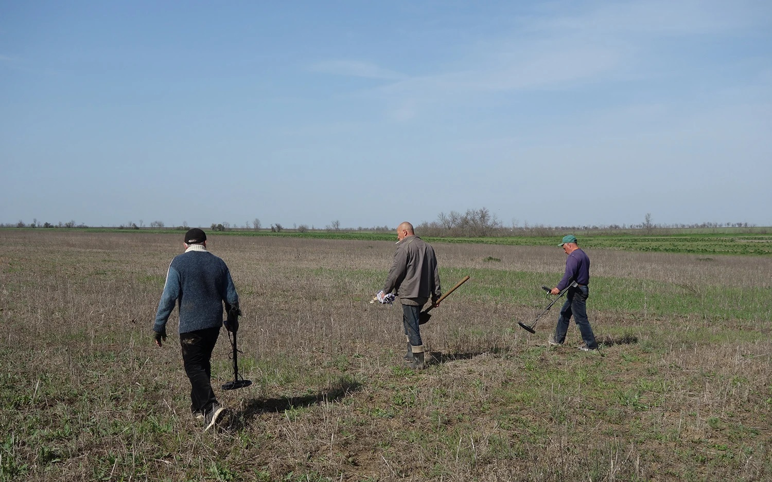 Chiến sự Nga-Ukraine: Từ những nông dân chân lấm tay bùn tới thợ rà phá bom mìn 'bất đắc dĩ'