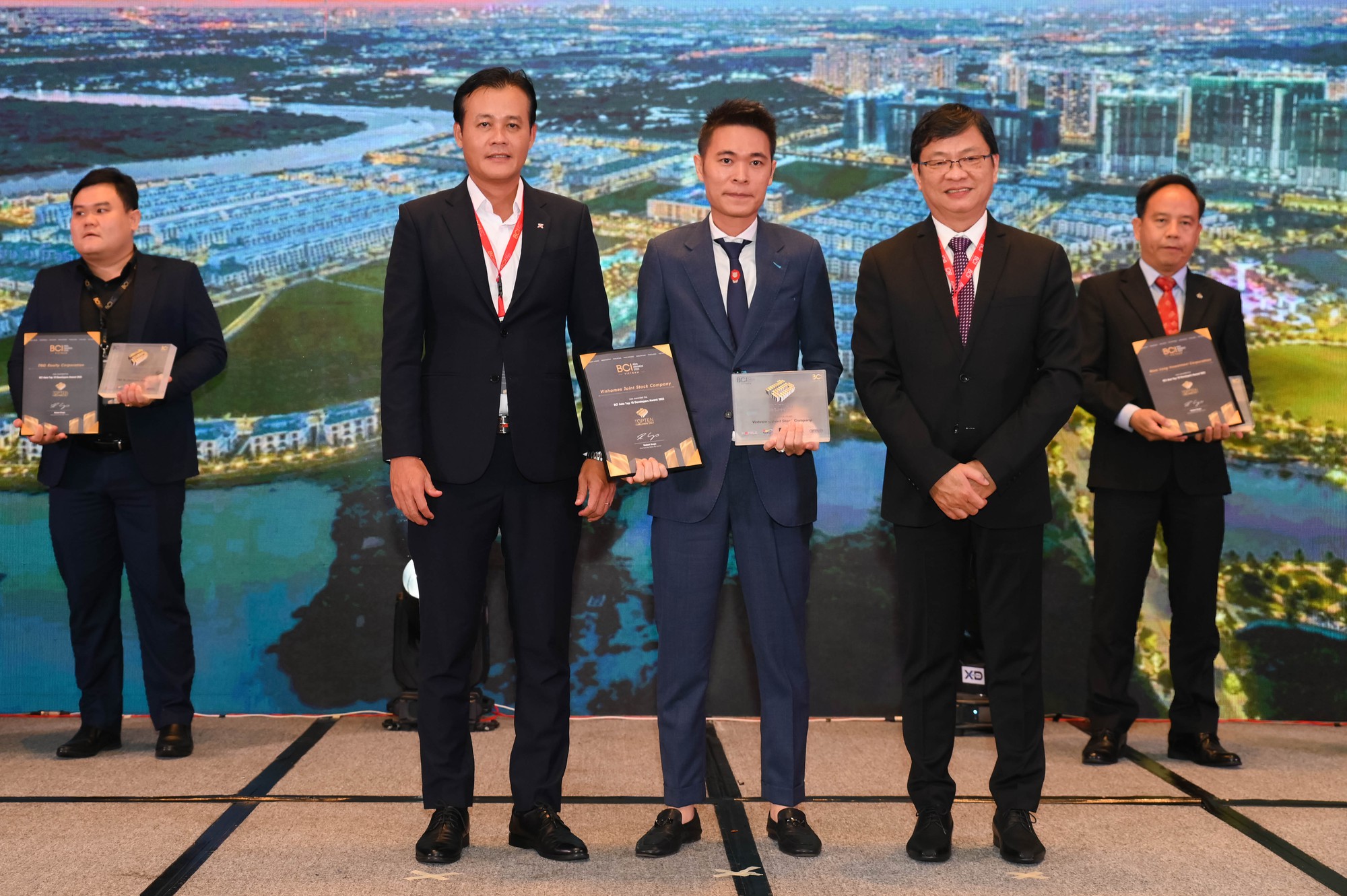 Vinhomes đạt Top 10 chủ đầu tư hàng đầu Việt Nam tại BCI Asia Awards - Ảnh 1.