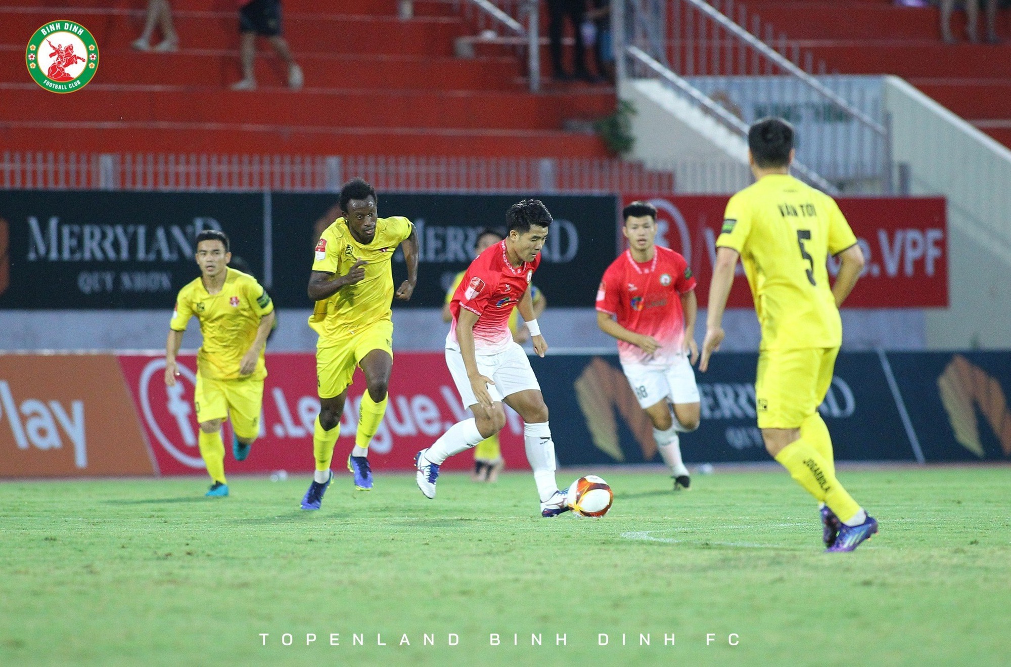 Kết quả vòng 10 V.League: Topenland Bình Định nhọc nhằn cầm hoà Hải Phòng - Ảnh 2.