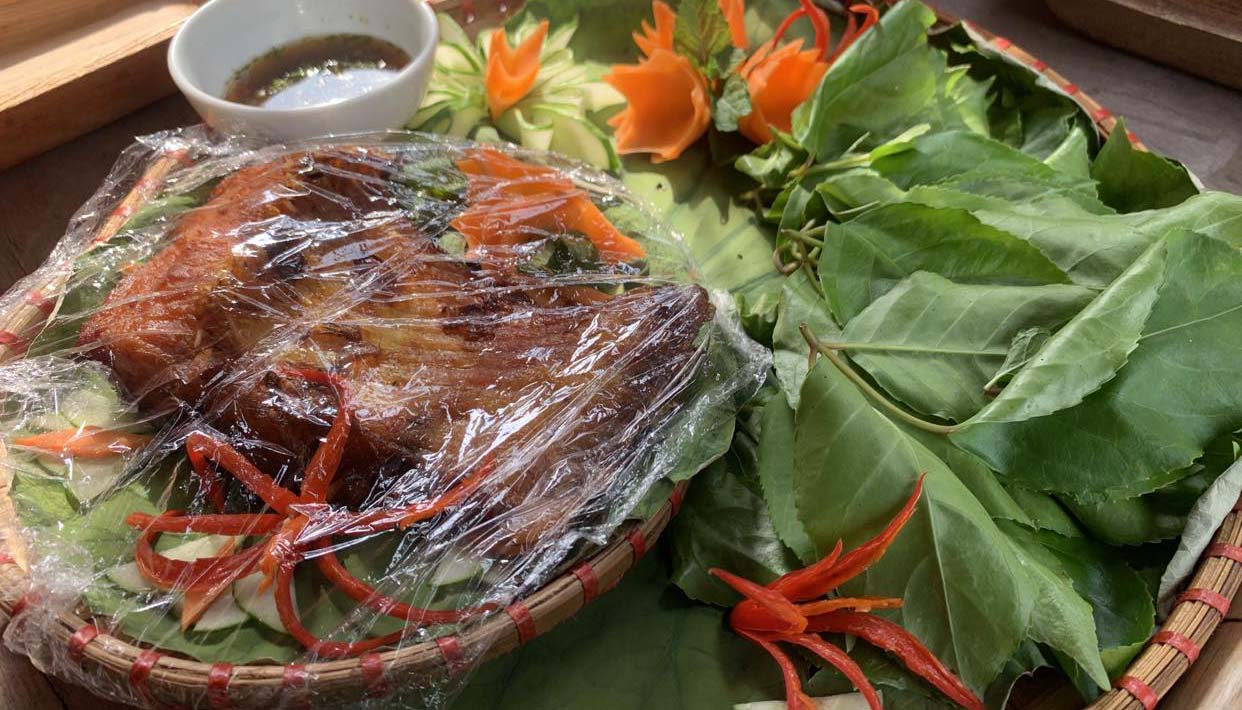 Độc đáo món ẩm thực nướng rơm ở Ninh Bình, vừa thơm, vừa ngọt ăn vào sẽ nghiện - Ảnh 1.