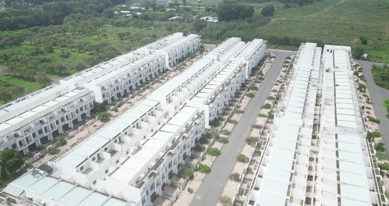 Hiện trạng 680 căn biệt thự, nhà liên kế xây dựng trái phép ở Đồng Nai - Ảnh 1.