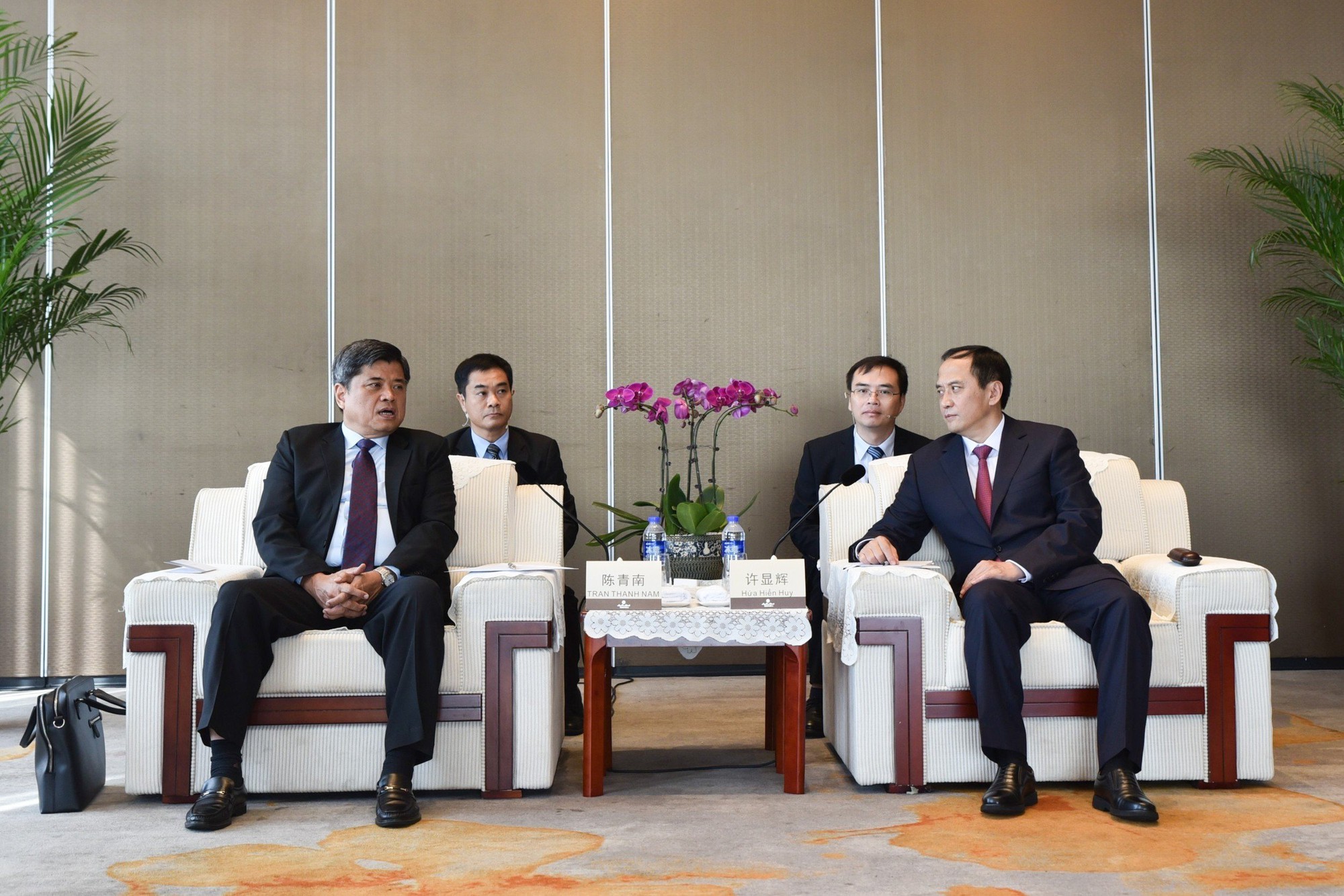 Thứ trưởng Bộ NNPTNT đề xuất xây dựng khu chế biến gia súc công nghệ cao ở biên giới với Trung Quốc - Ảnh 1.