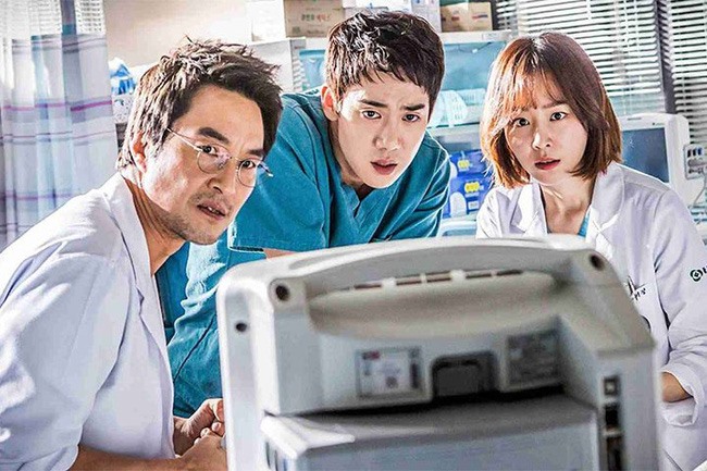 Phim Người thầy y đức 3: Yoo Yeon Seok hứa hẹn gây &quot;sốt&quot; ở những tập cuối? - Ảnh 5.