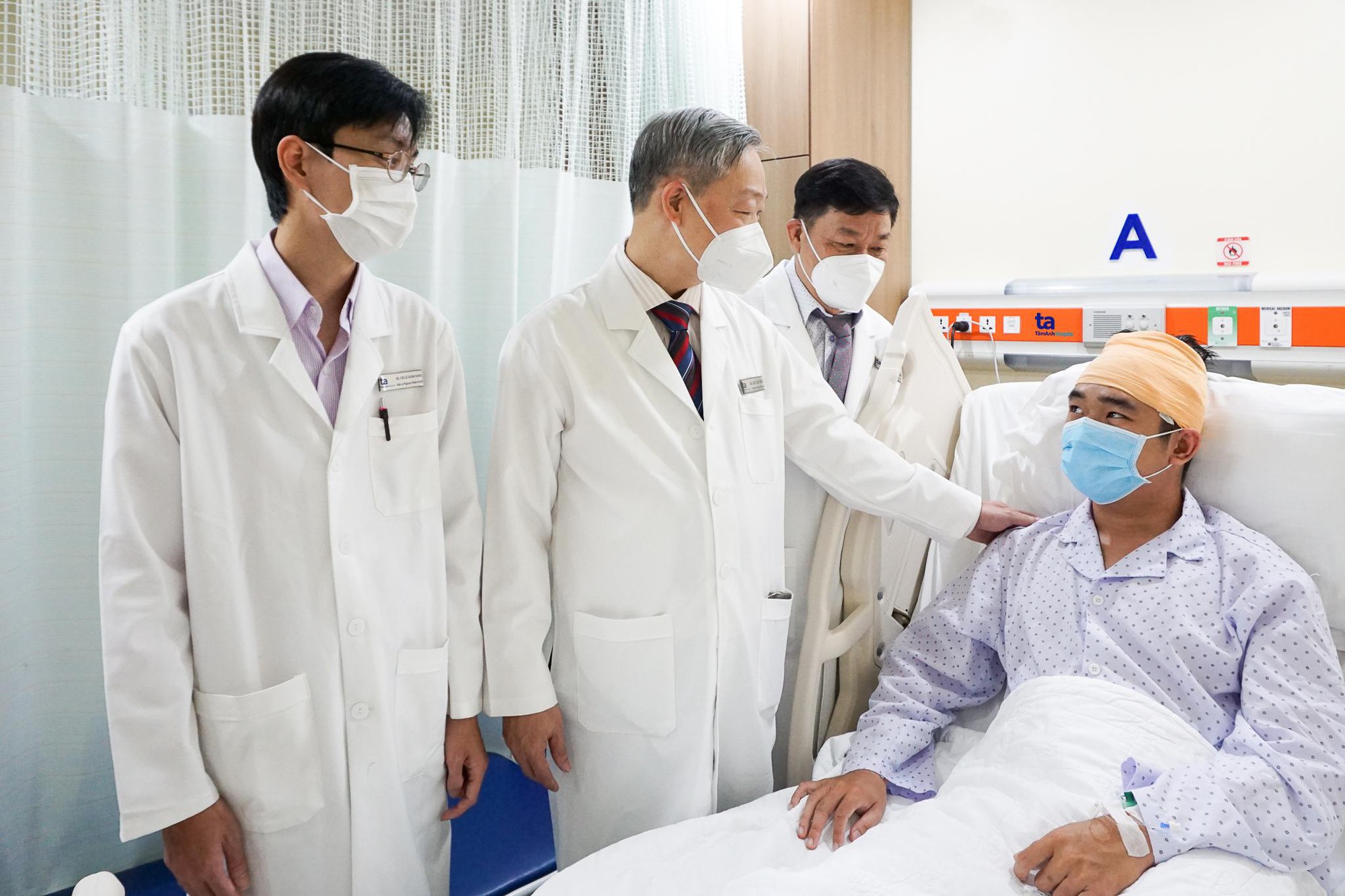 Robot AI duy nhất Việt Nam cứu nam sinh 21 tuổi bị u não xuất huyết, động kinh - Ảnh 3.