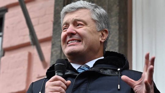 Crimea ra tay bất ngờ với cựu Tổng thống Ukraine Poroshenko - Ảnh 1.