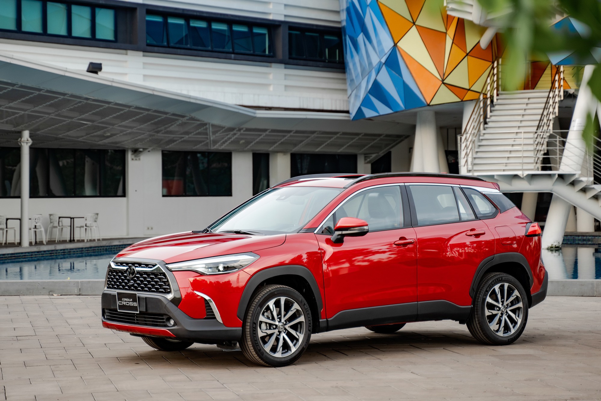 Giá xe Toyota Corolla Cross lăn bánh mới nhất tháng 6/2023, khách hàng được khuyến mại gì? - Ảnh 1.