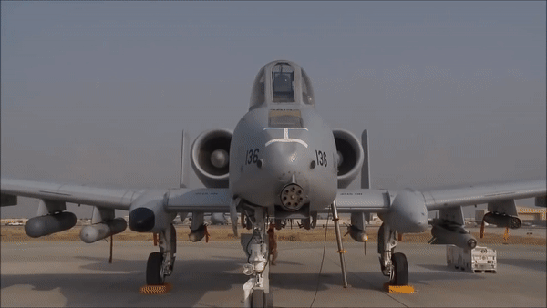 Cận cảnh cường kích khét tiếng A-10 Mỹ được triển khai tới Trung Đông - Ảnh 11.