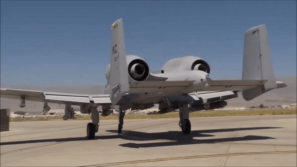Cận cảnh cường kích khét tiếng A-10 Mỹ được triển khai tới Trung Đông - Ảnh 17.